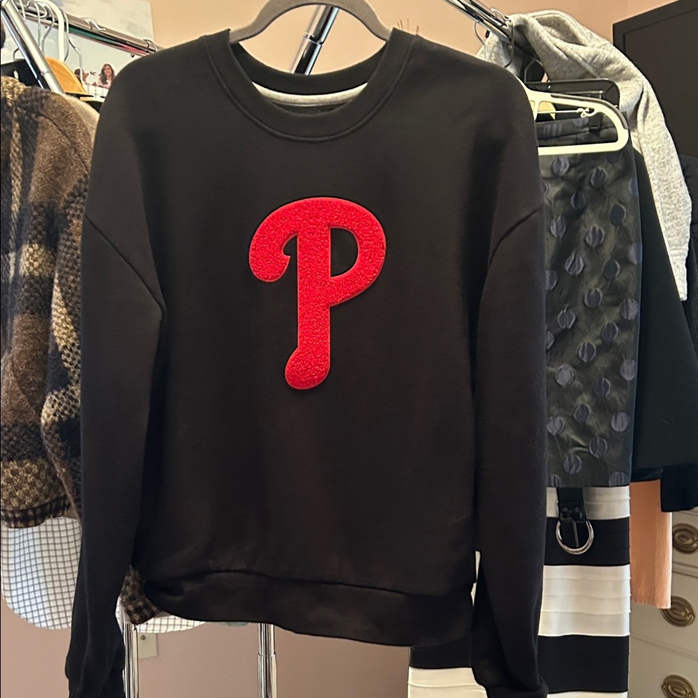Antigua Philadelphia Phillies Black Crewneck  Sweatshirt